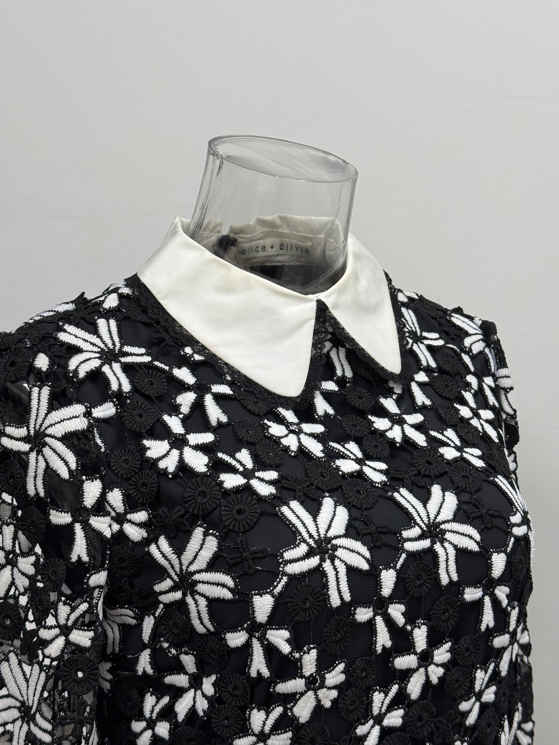 GREENIES alice + olivia Black Lace Floral Collar Dress