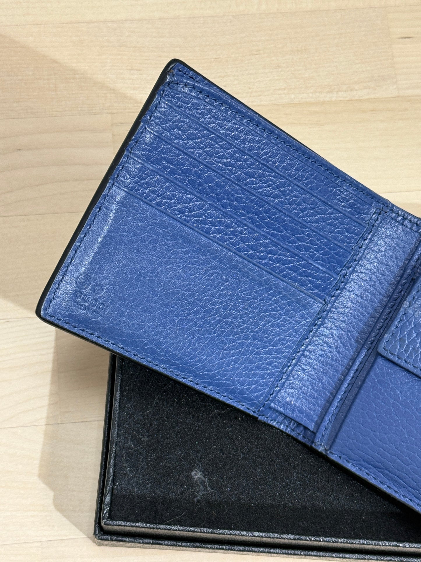 GREENIES Gucci Black Pebbled Leather Bi-Fold Wallet