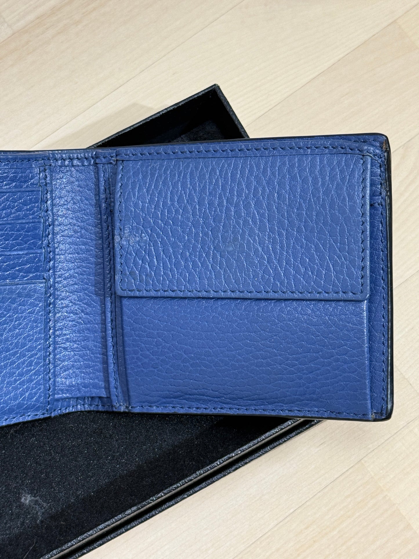 GREENIES Gucci Black Pebbled Leather Bi-Fold Wallet